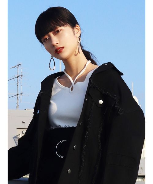 EMODA(エモダ)の「2WAYカッティングトップ(Tシャツ/カットソー・レディース・ブラウン/ブラック/ホワイト/ライム・FREE)」の2枚目の写真