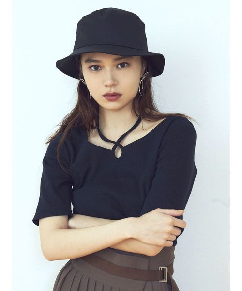 EMODA(エモダ)の「2WAYカッティングトップ(Tシャツ/カットソー・レディース・ブラウン/ブラック/ホワイト/ライム・FREE)」の5枚目の写真