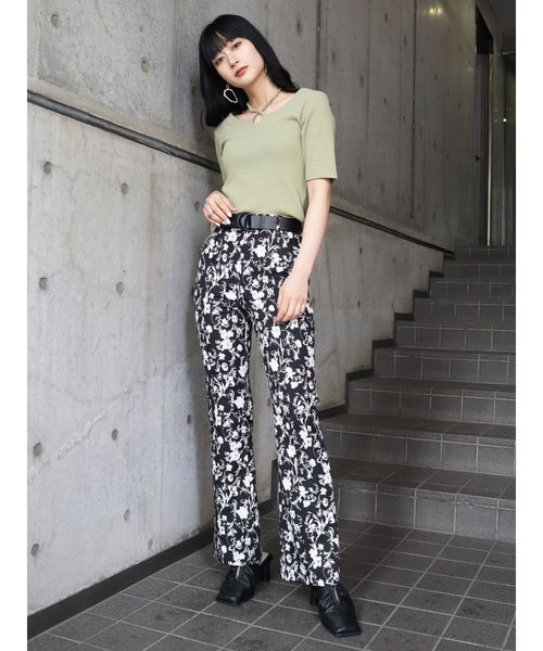 EMODA(エモダ)の「2WAYカッティングトップ(Tシャツ/カットソー・レディース・ブラウン/ブラック/ホワイト/ライム・FREE)」の11枚目の写真