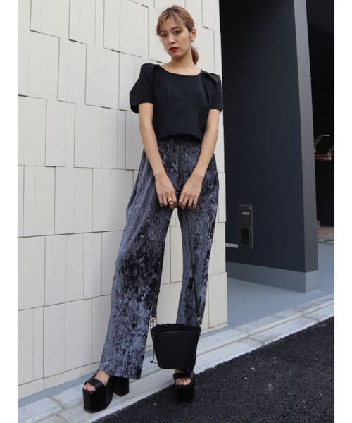 EMODA（エモダ）の「グロスフィットフレアパンツ（その他パンツ・レディース・ブラック/パープル/ブラウン/ブルー・FREE）」の5枚目の写真