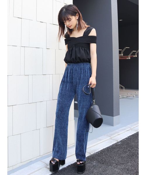 EMODA（エモダ）の「グロスフィットフレアパンツ（その他パンツ・レディース・ブラック/パープル/ブラウン/ブルー・FREE）」の11枚目の写真