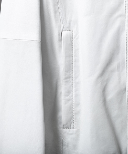 5351 POUR LES HOMMES（ゴーサンゴーイチプールオム）の「ウォッシャブルラムレザーシャツ（ブルゾン・メンズ・ホワイト/ブラック・44/46）」の6枚目の写真