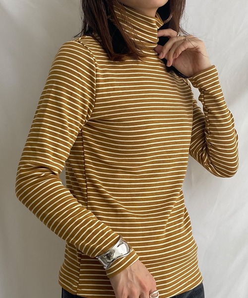 She's Closet(シーズクローゼット)の「裏起毛ハイネックボーダーカットソー(Tシャツ/カットソー・レディース・ホワイト/ブラック/グレー/キャメル・FREE)」の1枚目の写真