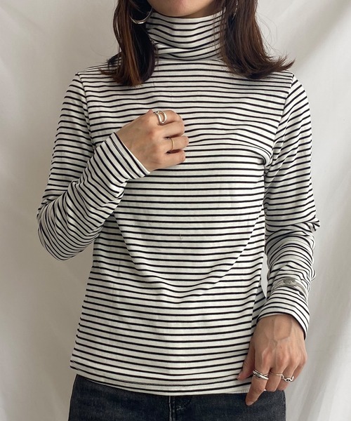She's Closet(シーズクローゼット)の「裏起毛ハイネックボーダーカットソー(Tシャツ/カットソー・レディース・ホワイト/ブラック/グレー/キャメル・FREE)」の2枚目の写真
