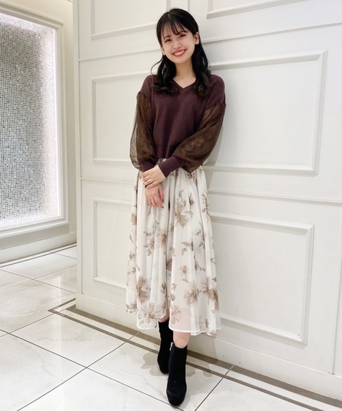 水彩花柄イレヘムスカート　オフホワイト　トランテアンソンドゥモード　花柄　フレア 31 Sons de mode（トランテアン ソン ドゥ モード）の「大花柄プリント