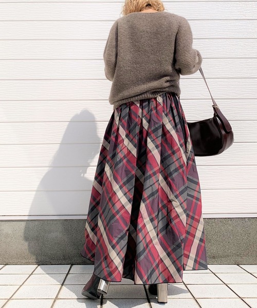 Q（キュー）の「ホールガーメント モヘヤガーター編みニット（ニット/セーター・レディース・ダークブラウン/パープル・MEDIUM）」の8枚目の写真