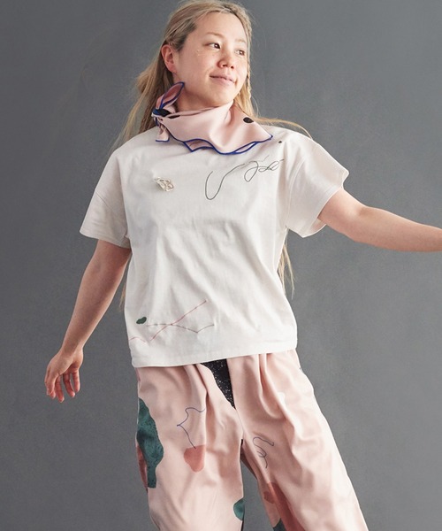 caph（カーフ）の「◇pink pepper × caph 刺繍Tシャツ（Tシャツ/カットソー・レディース・チャコールグレー/アイボリー・FREE）」の2枚目の写真