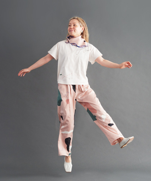 caph（カーフ）の「◇pink pepper × caph 刺繍Tシャツ（Tシャツ/カットソー・レディース・チャコールグレー/アイボリー・FREE）」の3枚目の写真