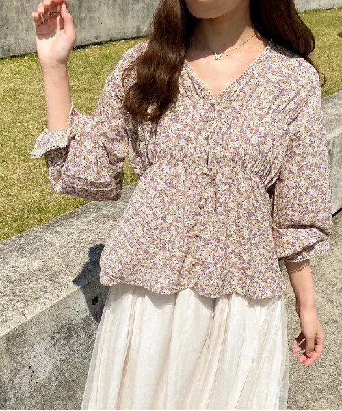 apres jour(アプレジュール)の「Vネック花柄ブラウス【ZOZOTOWN限定アイテム】(シャツ/ブラウス・レディース・アイボリー/ブルー系その他/オフホワイト・X-LARGE/フリー)」の14枚目の写真
