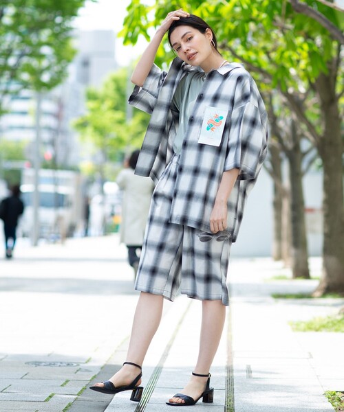 THE SHOP TK (ザ ショップ ティーケー )の「◆【WEB限定】リラックスシルエットスケーターショーツ/デニム/合皮/オンブレー/チェック/セットアップ対応可(その他パンツ・メンズ・オフホワイト/ブルー/ダークグリーン系1/ブラック/ベージュ系/ライトグリーン系/ブラック系/ブルー系・01/02/03/04)」の3枚目の写真