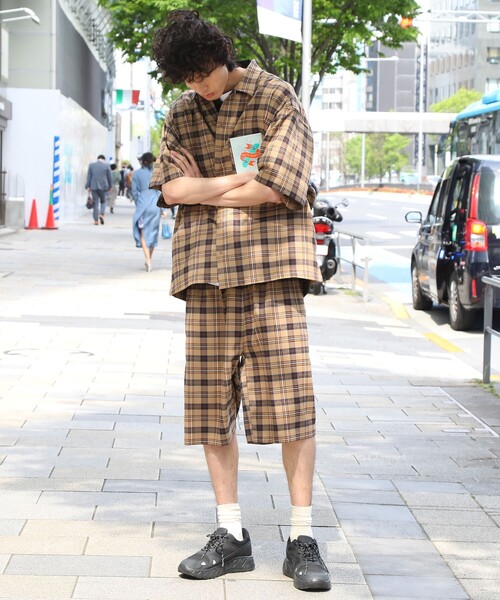 THE SHOP TK (ザ ショップ ティーケー )の「◆【WEB限定】リラックスシルエットスケーターショーツ/デニム/合皮/オンブレー/チェック/セットアップ対応可(その他パンツ・メンズ・オフホワイト/ブルー/ダークグリーン系1/ブラック/ベージュ系/ライトグリーン系/ブラック系/ブルー系・01/02/03/04)」の4枚目の写真