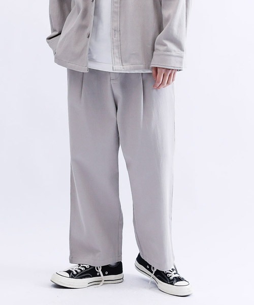 Lulu ＆ Arnie（るるあんどあーにー）の「オーバーサイズ 1タック ツイルパンツ（その他パンツ・メンズ・ブラック/グレー/オフホワイト/ブルーグレー/ブラック×ホワイト・MEDIUM/LARGE）」の4枚目の写真