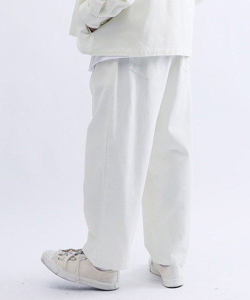 Lulu ＆ Arnie（るるあんどあーにー）の「オーバーサイズ 1タック ツイルパンツ（その他パンツ・メンズ・ブラック/グレー/オフホワイト/ブルーグレー/ブラック×ホワイト・MEDIUM/LARGE）」の2枚目の写真