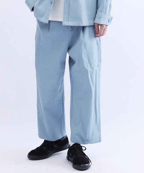 Lulu ＆ Arnie（るるあんどあーにー）の「オーバーサイズ 1タック ツイルパンツ（その他パンツ・メンズ・ブラック/グレー/オフホワイト/ブルーグレー/ブラック×ホワイト・MEDIUM/LARGE）」の5枚目の写真