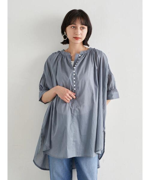 earth music&ecology（アースミュージックアンドエコロジー）の「シャーリングスリーブチュニック ＊（シャツ/ブラウス・レディース・ブラック/オフホワイト/サックスブルー/ベージュ・FREE）」の5枚目の写真