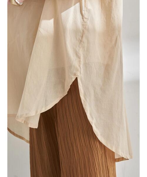 earth music&ecology（アースミュージックアンドエコロジー）の「シャーリングスリーブチュニック ＊（シャツ/ブラウス・レディース・ブラック/オフホワイト/サックスブルー/ベージュ・FREE）」の16枚目の写真