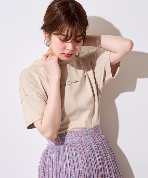 natural couture(ナチュラルクチュール)の「袖口ロールアップシルケットロゴT(Tシャツ/カットソー・レディース・オフホワイト/スミクロ/ライトベージュ/ラベンダー・FREE)」の9枚目の写真