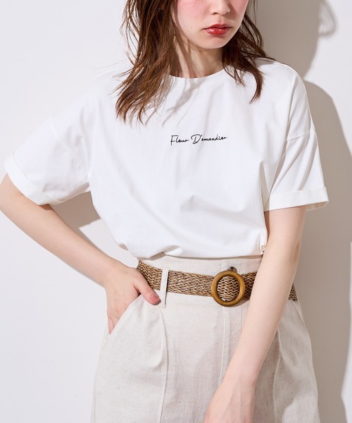natural couture(ナチュラルクチュール)の「袖口ロールアップシルケットロゴT(Tシャツ/カットソー・レディース・オフホワイト/スミクロ/ライトベージュ/ラベンダー・FREE)」の5枚目の写真