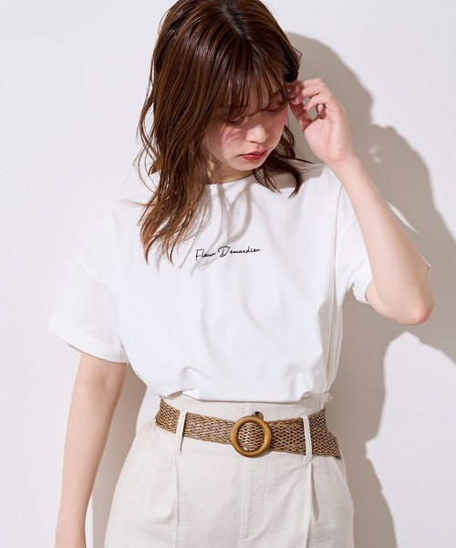 natural couture(ナチュラルクチュール)の「袖口ロールアップシルケットロゴT(Tシャツ/カットソー・レディース・オフホワイト/スミクロ/ライトベージュ/ラベンダー・FREE)」の7枚目の写真