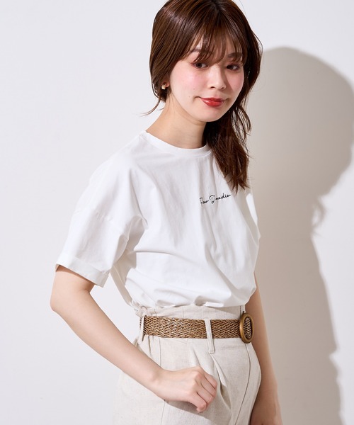 natural couture(ナチュラルクチュール)の「袖口ロールアップシルケットロゴT(Tシャツ/カットソー・レディース・オフホワイト/スミクロ/ライトベージュ/ラベンダー・FREE)」の6枚目の写真