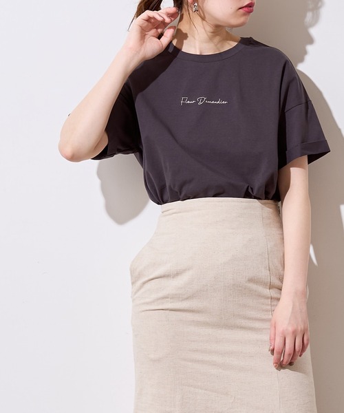 natural couture(ナチュラルクチュール)の「袖口ロールアップシルケットロゴT(Tシャツ/カットソー・レディース・オフホワイト/スミクロ/ライトベージュ/ラベンダー・FREE)」の17枚目の写真