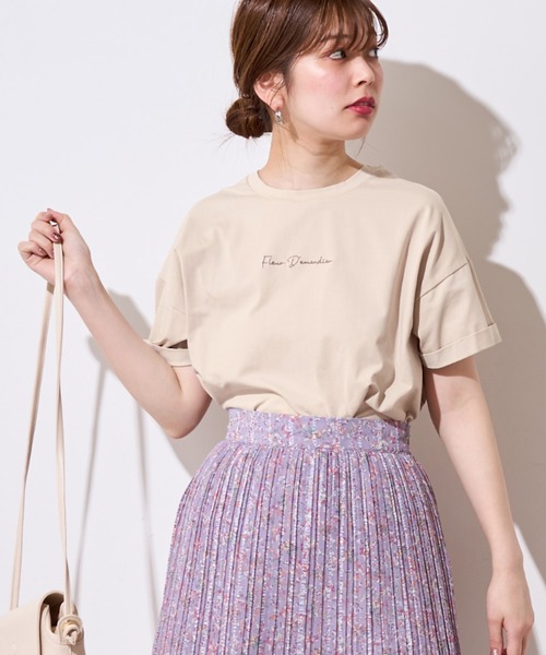 natural couture(ナチュラルクチュール)の「袖口ロールアップシルケットロゴT(Tシャツ/カットソー・レディース・オフホワイト/スミクロ/ライトベージュ/ラベンダー・FREE)」の11枚目の写真