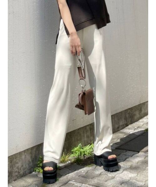 EMODA（エモダ）の「ルーズストレートパンツ（その他パンツ・レディース・アイボリー/ブラック/マスタード・FREE）」の2枚目の写真