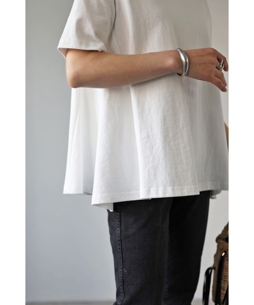 Bonjour Sagan(ボンジュールサガン)の「裾フレアTシャツ(Tシャツ/カットソー・レディース・ホワイト/ピンク/ブラック/ライトカーキ・FREE)」の8枚目の写真