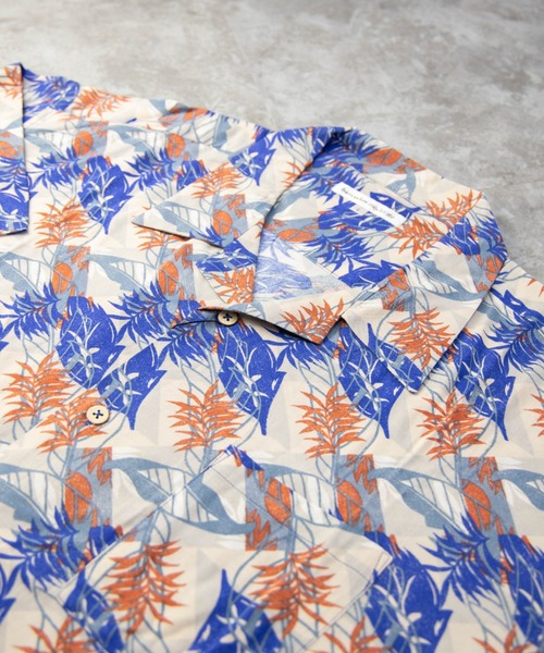 BARCEDOS（バルセドス）の「レーヨン プリント オープンカラー ビッグアロハシャツ（シャツ/ブラウス・メンズ・ホワイト/ネイビー/イエロー/ブルー・LL/M/L）」の6枚目の写真