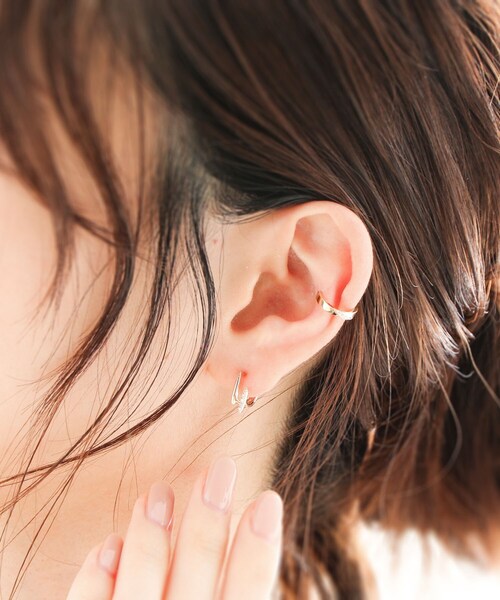 COCOSHNIK(ココシュニック)の「K10ダイヤモンド ダブルマーキース スタッドピアス(ピアス(両耳用)・レディース・アイボリー系・00)」の3枚目の写真