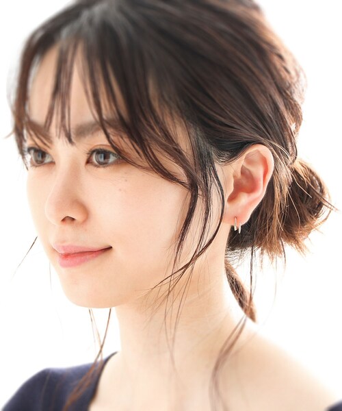 COCOSHNIK(ココシュニック)の「K10ダイヤモンド ダブルマーキース スタッドピアス(ピアス(両耳用)・レディース・アイボリー系・00)」の11枚目の写真