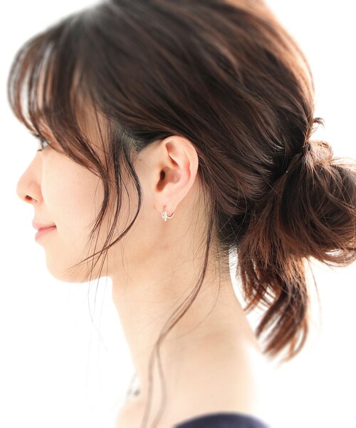 COCOSHNIK(ココシュニック)の「K10ダイヤモンド ダブルマーキース スタッドピアス(ピアス(両耳用)・レディース・アイボリー系・00)」の12枚目の写真