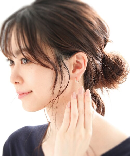 COCOSHNIK(ココシュニック)の「K10ダイヤモンド ダブルマーキース スタッドピアス(ピアス(両耳用)・レディース・アイボリー系・00)」の13枚目の写真