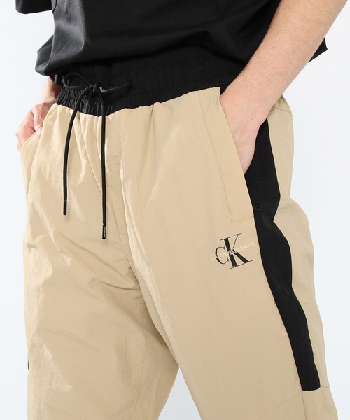 Calvin Klein Jeans(カルヴァンクラインジーンズ)の「アーバン エクスプレッション カラーブロック トラック パンツ(その他パンツ・メンズ・ブラック系その他・S/M/L)」の3枚目の写真