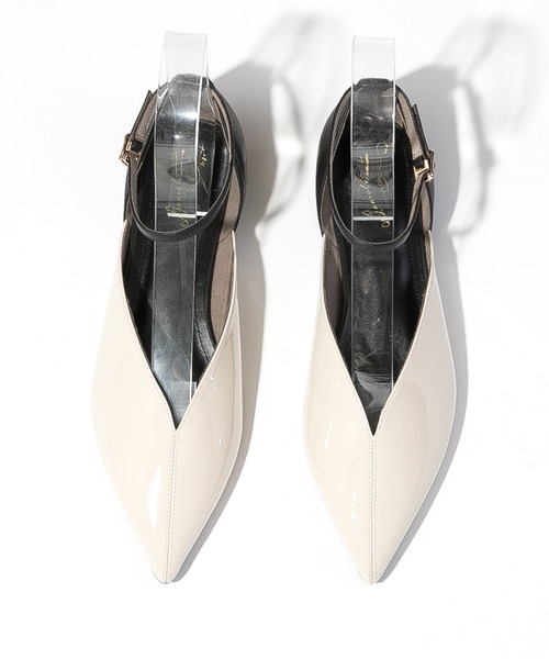 Daniella&GEMMA（ダニエラアンドジェマ）の「ポインテッドアンクルストラップフラットパンプス（パンプス・レディース・ブラック系その他/アイボリー/ブルー・37/39/36/38/35）」の17枚目の写真