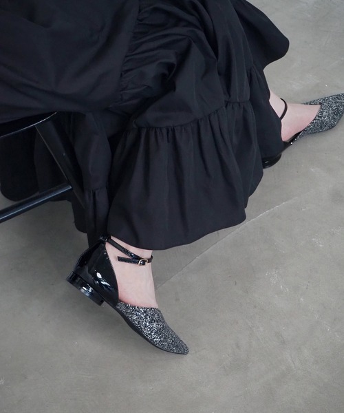 Daniella&GEMMA（ダニエラアンドジェマ）の「ポインテッドアンクルストラップフラットパンプス（パンプス・レディース・ブラック系その他/アイボリー/ブルー・37/39/36/38/35）」の9枚目の写真