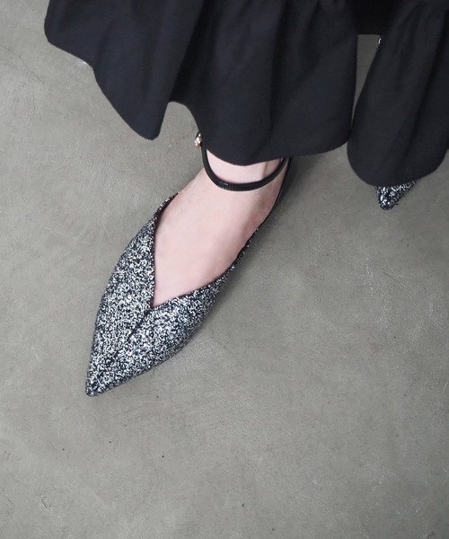 Daniella&GEMMA（ダニエラアンドジェマ）の「ポインテッドアンクルストラップフラットパンプス（パンプス・レディース・ブラック系その他/アイボリー/ブルー・37/39/36/38/35）」の10枚目の写真