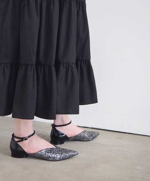 Daniella&GEMMA（ダニエラアンドジェマ）の「ポインテッドアンクルストラップフラットパンプス（パンプス・レディース・ブラック系その他/アイボリー/ブルー・37/39/36/38/35）」の11枚目の写真