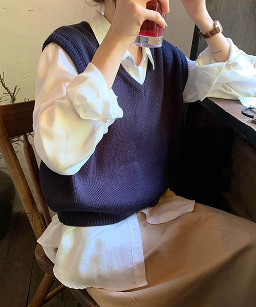 Jewelobe（ジュエローブ）の「ルーズショートニットベスト（ベスト・レディース・ブラック/オフホワイト/イエロー/ブルー/杢グレー/ピンク/ネイビー/ブラウン/カーキ・FREE）」の7枚目の写真