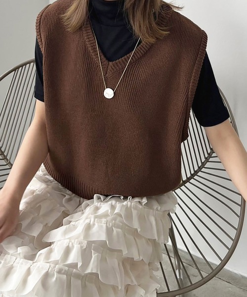 Jewelobe（ジュエローブ）の「ルーズショートニットベスト（ベスト・レディース・ブラック/オフホワイト/イエロー/ブルー/杢グレー/ピンク/ネイビー/ブラウン/カーキ・FREE）」の5枚目の写真