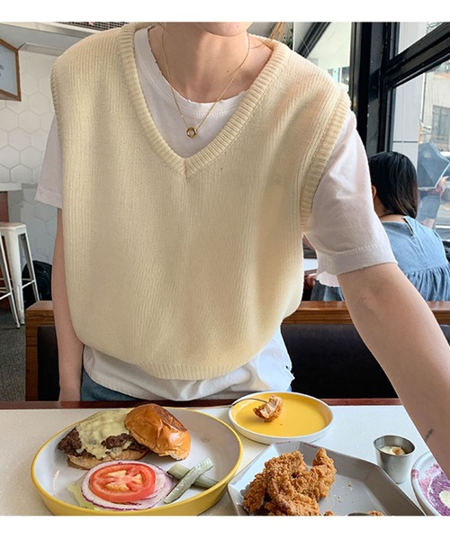 Jewelobe（ジュエローブ）の「ルーズショートニットベスト（ベスト・レディース・ブラック/オフホワイト/イエロー/ブルー/杢グレー/ピンク/ネイビー/ブラウン/カーキ・FREE）」の10枚目の写真