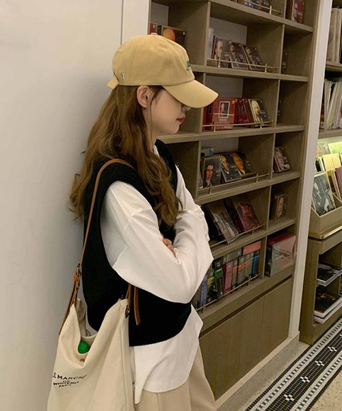 Jewelobe（ジュエローブ）の「ルーズショートニットベスト（ベスト・レディース・ブラック/オフホワイト/イエロー/ブルー/杢グレー/ピンク/ネイビー/ブラウン/カーキ・FREE）」の14枚目の写真