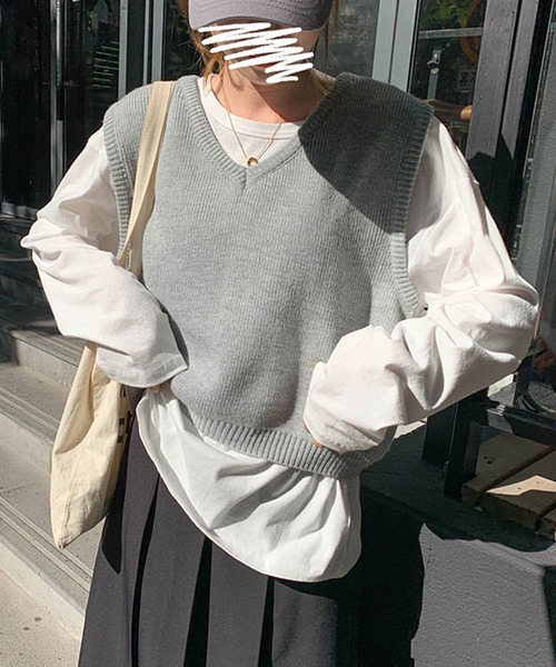 Jewelobe（ジュエローブ）の「ルーズショートニットベスト（ベスト・レディース・ブラック/オフホワイト/イエロー/ブルー/杢グレー/ピンク/ネイビー/ブラウン/カーキ・FREE）」の12枚目の写真