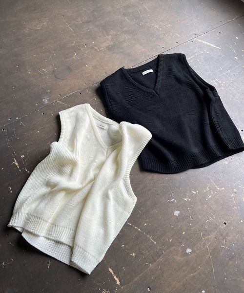 Jewelobe（ジュエローブ）の「ルーズショートニットベスト（ベスト・レディース・ブラック/オフホワイト/イエロー/ブルー/杢グレー/ピンク/ネイビー/ブラウン/カーキ・FREE）」の19枚目の写真