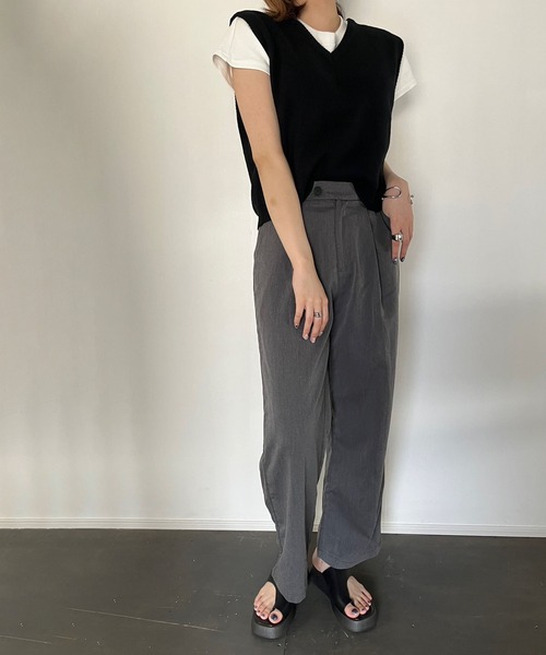 Jewelobe（ジュエローブ）の「ルーズショートニットベスト（ベスト・レディース・ブラック/オフホワイト/イエロー/ブルー/杢グレー/ピンク/ネイビー/ブラウン/カーキ・FREE）」の21枚目の写真