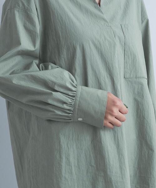 green label relaxing（グリーンレーベルリラクシング）の「ボリューム スリーブ スキッパー ブラウス（シャツ/ブラウス・レディース・ネイビー/オフホワイト/ライム・FREE）」の7枚目の写真