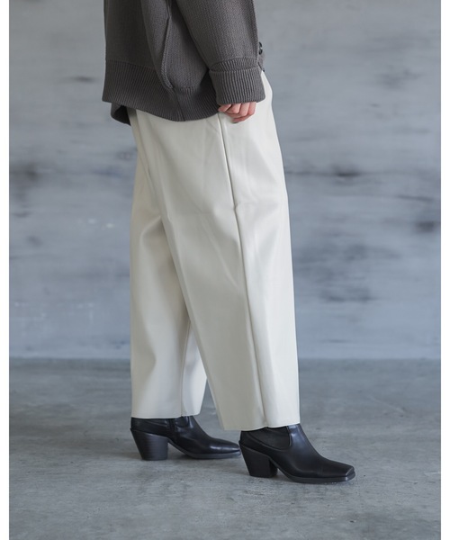 shiki tokyo（シキトウキョウ）の「Synthetic Leather Wide Buggy Pants / シンセティックレザーワイドバギーパンツ（その他パンツ・メンズ・ブラック/アイボリー・SMALL/MEDIUM/LARGE）」の13枚目の写真