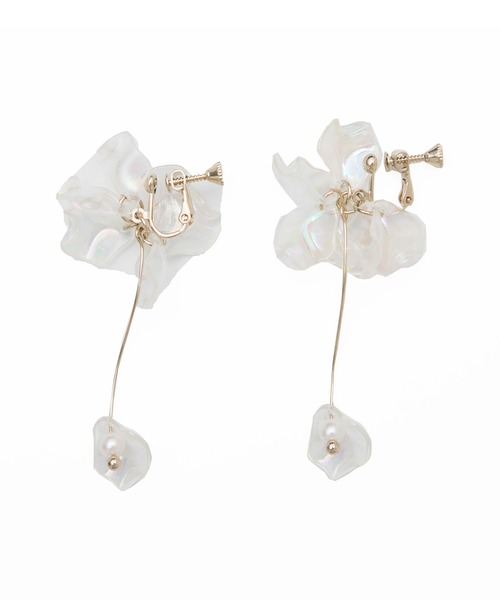 Newlyme（ニューリーミー）の「フラワーペタルピアスｏｒイヤリング（ピアス（両耳用）・レディース・クリア/ホワイト系その他/ホワイト/その他・FREE）」の2枚目の写真
