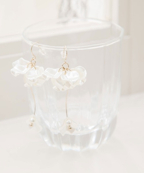 Newlyme（ニューリーミー）の「フラワーペタルピアスｏｒイヤリング（ピアス（両耳用）・レディース・クリア/ホワイト系その他/ホワイト/その他・FREE）」の11枚目の写真