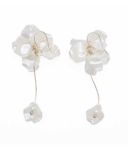 Newlyme（ニューリーミー）の「フラワーペタルピアスｏｒイヤリング（ピアス（両耳用）・レディース・クリア/ホワイト系その他/ホワイト/その他・FREE）」の6枚目の写真